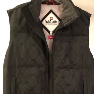 Men’s vest like new because NEVER worn!!